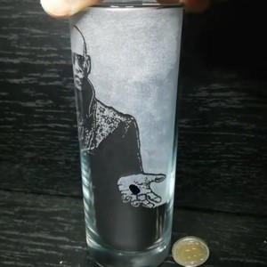 Pahar de sticlă cu modelul Morpheus din Matrix  -  - Artynos.ro