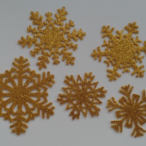 Fulgi de zapada decorativi din guma stralucitoare - 25 bucati / pachet - auriu - Artynos.ro