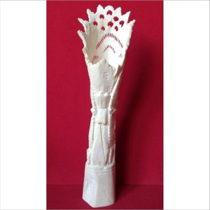 Statuie a zeiței Bali sculptată din os - arte vizuale și accesorii  - sculptură - statuie lemn - Artynos.ro