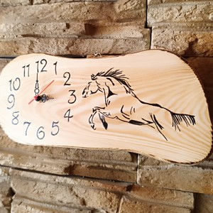 Ceas de perete din lemn cu cal -  - Artynos.ro