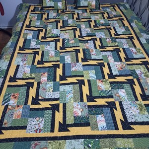 Hot flashes patchwork quilt, patura, , , Heatwaves este numele modelului folosit pentru a realiza aceasta frumoasa cuvertura patchwork.

Un ..., ARTYNOS