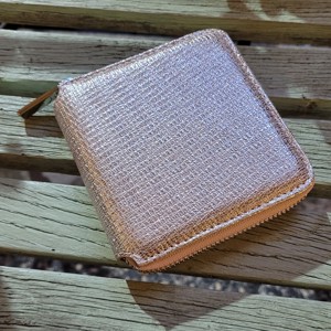 Roz stralucitor - mini portofel, Geanta si husa, Portofele, huse, suporturi, Portofel, Portofele dama, , Portofel mic compact din piele pentru bani de hartie, monede si carduri.
Nu va plac portofelele mar..., ARTYNOS