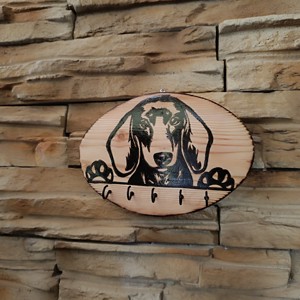 Breloc de perete din lemn cu câine dachshund -  - Artynos.ro