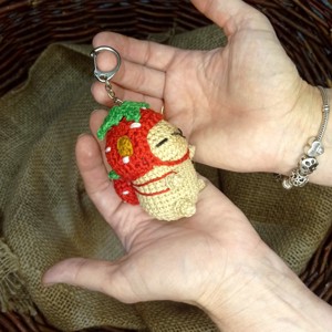 Breloc capibara croșetat - genți și portofele - accesorii genți - breloc - Artynos.ro