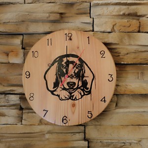 Ceas de perete din lemn cu câine dachshund -  - Artynos.ro