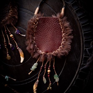 Paznic de suflet cu lopată, atârnat în jurul gâtului -  - Artynos.ro