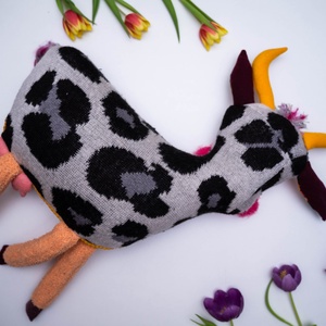 Văcuța Crenguța - jucării și echipamente pentru copii - plușuri - personaje de basm din pluș - Artynos.ro