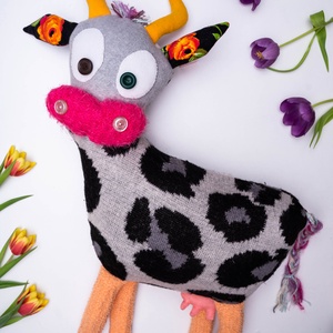 Văcuța Crenguța - jucării și echipamente pentru copii - plușuri - personaje de basm din pluș - Artynos.ro