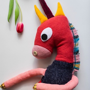 Unicornul Delgado - jucării și echipamente pentru copii - plușuri - personaje de basm din pluș - Artynos.ro