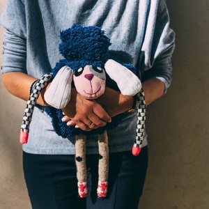 Oaia Mouton Bleu - jucării și echipamente pentru copii - jucării și accesorii pentru copii - păpuși de joacă - Artynos.ro