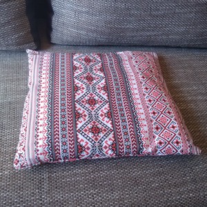 Kalotaszegi modelat decorative perna capac - perna interioară cu fermoar poate fi comandat în variantele -  - Artynos.ro