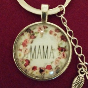 breloc cu inscripția MAMA -  - Artynos.ro