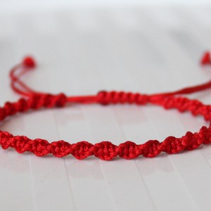 Brățară de protecție - Brățară macrame roșie -  - Artynos.ro