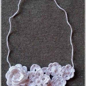 Colier floral alb ca zăpada - accesorii nuntă - bijuterii mireasă - colier mireasă - Artynos.ro