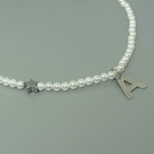 Colier perle scoica, initiala numelui si steluta hematit - bijuterii - coliere - coliere din mărgele - Artynos.ro