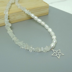 Colier asimetric perle naturale si piatra lunii - bijuterii - coliere - coliere din mărgele - Artynos.ro