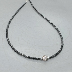 Colier hematit si cubic zirconia - bijuterii - coliere - coliere cu mărgele - Artynos.ro
