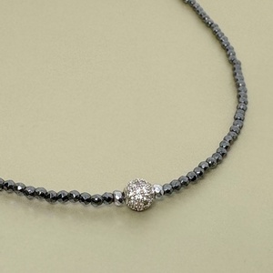 Colier hematit si cubic zirconia - bijuterii - coliere - coliere cu mărgele - Artynos.ro