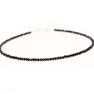 Colier la baza gatului din spinel Piatra Regilor - bijuterii - coliere - coliere din mărgele - Artynos.ro Colier la baza gatului din spinel Piatra Regilor - bijuterii - coliere - coliere din mărgele - Artynos.ro