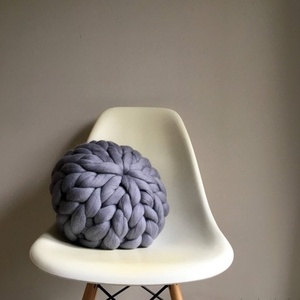 Pernă rotundă decorativă din fir gigant,tricotata manual din lână merinos - casă & stil de viață - textile de casă - perne - Artynos.ro