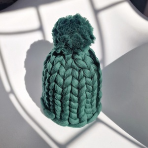 Caciula tricotata din fir gros de lana merinos - îmbrăcăminte și modă - eșarfe, pălării, fularuri - căciulă - Artynos.ro