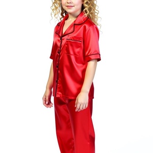 Pijamaua este dedicată fetițelor cu vârstele cuprinse între 8-10 ani și 10-12 ani. - îmbrăcăminte și modă - haine bebeluși și copii - lenjerie pentru copii - Artynos.ro