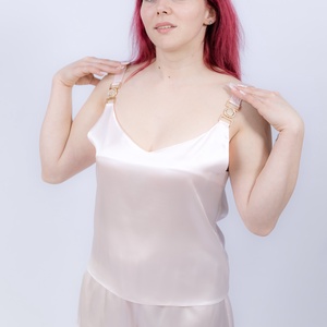 Compleu dama cu detaliu auriu roz foarte deschis - îmbrăcăminte și modă - haine damă - rochie, dintr-o bucată - Artynos.ro