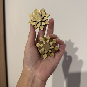 Broșă floare - bijuterii - broșă, insigne - insigne - Artynos.ro