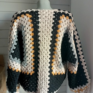 Cardigan croșetat manual Granny Square � design modern, unicat, M�L - îmbrăcăminte și modă - haine damă - hanorace, cardigane - Artynos.ro