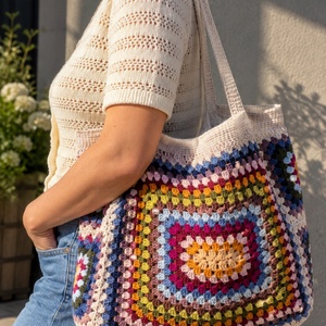 Geanta crosetata manual Granny Square, multicolora, shopper mare, unicat, Genti si portofele, Genti de mana si umar, Genti de umar, Crosetat, Cusatura, Iti plac gentile care adauga personalitate tinutelor tale, dar sunt si practice?

Aceasta geanta cr..., ARTYNOS