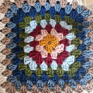 Geantă croșetată manual Granny Square, multicoloră, shopper mare, unicat - genți și portofele - genți de mână și umăr - genți de umăr - Artynos.ro
