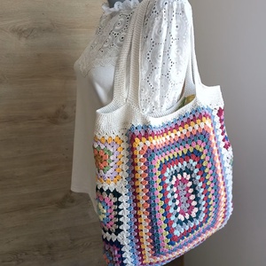 Geantă croșetată multicoloră din bumbac, căptușită, cu buzunar interior și închidere magnetică - genți și portofele - genți de mână și umăr - geantă casual - Artynos.ro