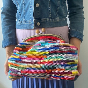 Geanta crosetata multicolora cu inchidere kiss lock - Artynos.ro