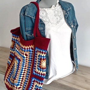 Geanta tote croșetata manual, bordo, cu model geometric multicolor - genți și portofele - geantă pentru cumpărături - totebaguri - Artynos.ro