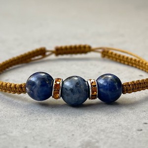 Brățară minerală macramé cu sodalită - bijuterii - brățări - brățări din mărgele - Artynos.ro