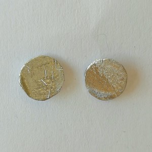 Cercei minimaliști în formă de mini cerc din aluminiu - bijuterii - cercei cu figurine - Artynos.ro Cercei minimaliști în formă de mini cerc din aluminiu - bijuterii - cercei cu figurine - Artynos.ro