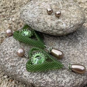Cercei Green hearts din argint și Swarovski - bijuterii - cercei - cercei și ornamente pentru urechi - Artynos.ro
