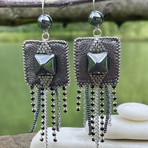 Cercei Noir Mechanica, Bijuterii, Cercei, Cercei si ornamente pentru urechi, Impletituri, broderie cu margele, Tesatura, ARTYNOS