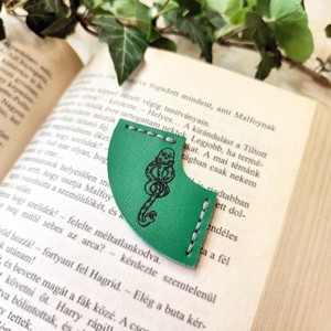 Bookmark - Harry Potter Case- Death Eater, , , Semn de carte Harry Potter in culorile House of Mardekar pentru a fi asezat pe marginea unei pagini..., ARTYNOS