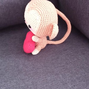 Maimuță cu inimi maro deschis -  - Artynos.ro