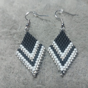 Cercei eleganți alb negru, Bijuterii, Cercei, Inel de ureche, expansor de ureche, Confecționarea bijuteriilor, ARTYNOS