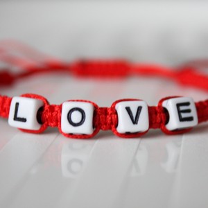 Brățară macramé împletită - Red with LOVE -  - Artynos.ro