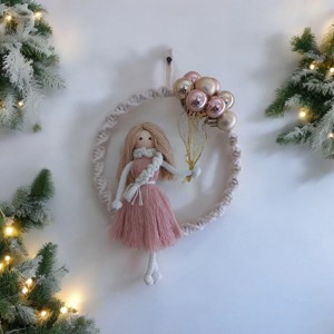 Decorare ușă de iarnă, păpușă macramé cu bile -  - Artynos.ro