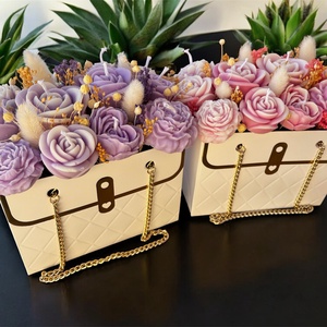 Aranjament din flori de ceara de soia 100% naturala si parfumata , Casa & Stil de viata, Decoratiuni de casa, Accesorii florale, Cutii cu flori, Aranjament de flori, Lumanare si fabricarea lumanarilor, ARTYNOS