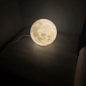 Lampa Lună � Iluminat ambiental realist în formă de lună / Lampă de birou (15 cm) USB -  - Artynos.ro