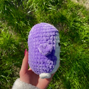 Pinguin violet crosetat - jucării și echipamente pentru copii - plușuri - pești de pluș - Artynos.ro