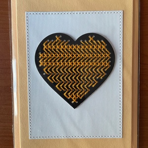 Felicitare cu inimioara cusuta  - Artynos.ro