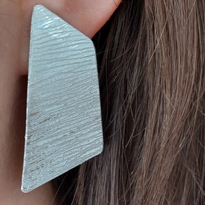 Cercei minimaliști din aluminiu - bijuterii - cercei cu figurine - Artynos.ro Cercei minimaliști din aluminiu - bijuterii - cercei cu figurine - Artynos.ro