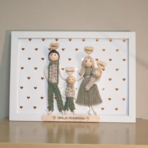 Portret de familie unic, personalizat, realizat în tehnica macramé � cadou realizat manual, în ramă albă (A4, 21�30 cm) - casă & stil de viață - decorațiuni de casă - decorațiuni de pereți - decor de pereți, macrame - Artynos.ro