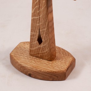 Cruce de lemn pe piedestal cu model, cruce de masă -  - Artynos.ro